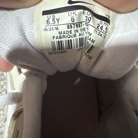 Nike Air Max  90  leather SE White Sneakers 6.5Y /women’s 8 - Picture 6 of 7